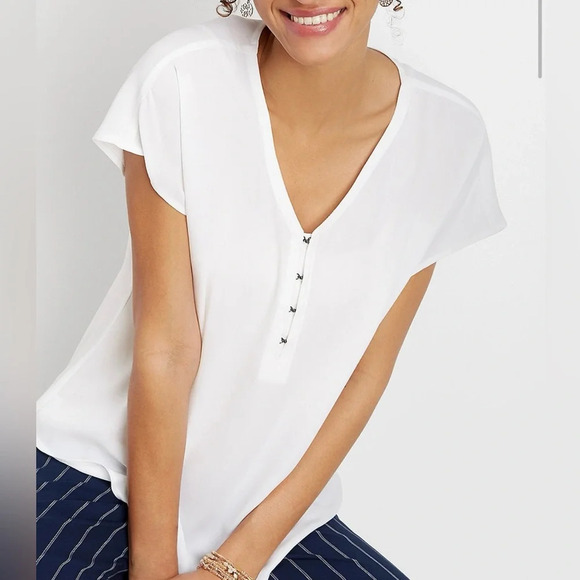 Maurices Solid White Hook & Eye V-neck Short Sleeve Blouse Small Women’s - Picture 14 of 14